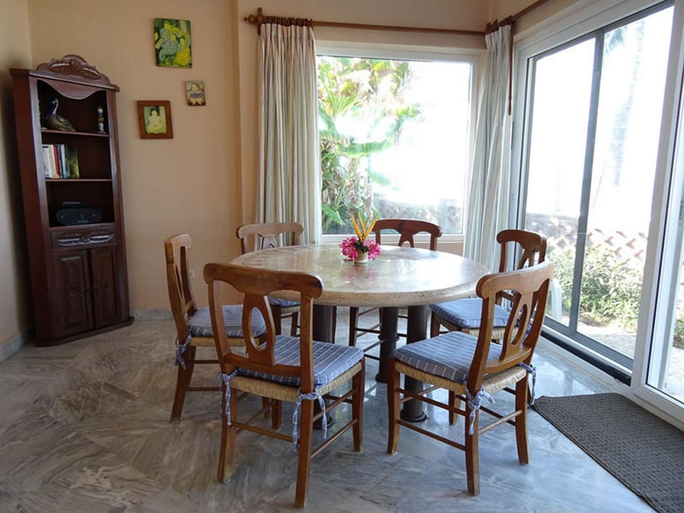 Traditional Townhome, 3 Bedrooms | In-room dining