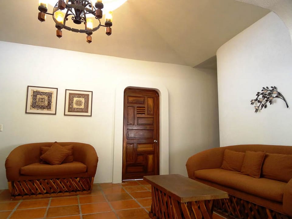 Traditional Townhome, 5 Bedrooms | Living room | Smart TV
