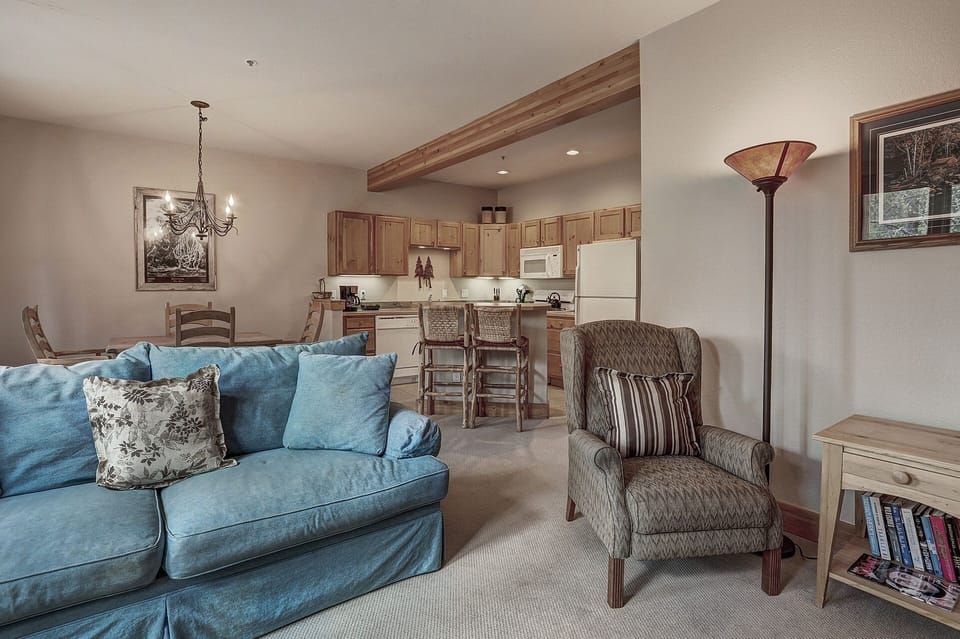 Condo, 1 Bedroom | Living area