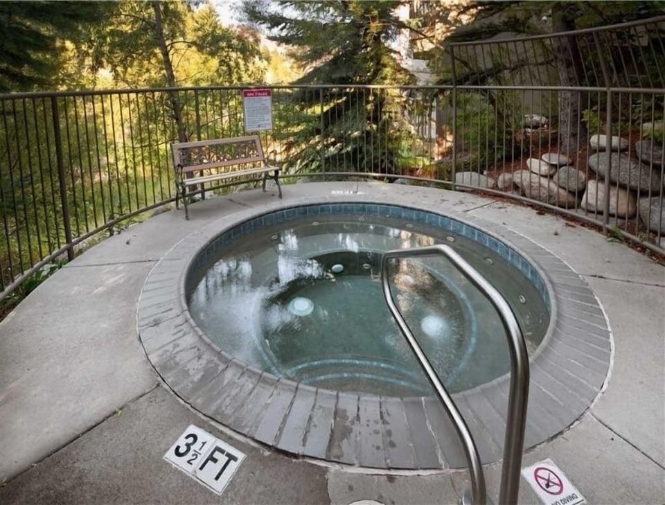 Townhome, 3 Bedrooms | Outdoor spa tub