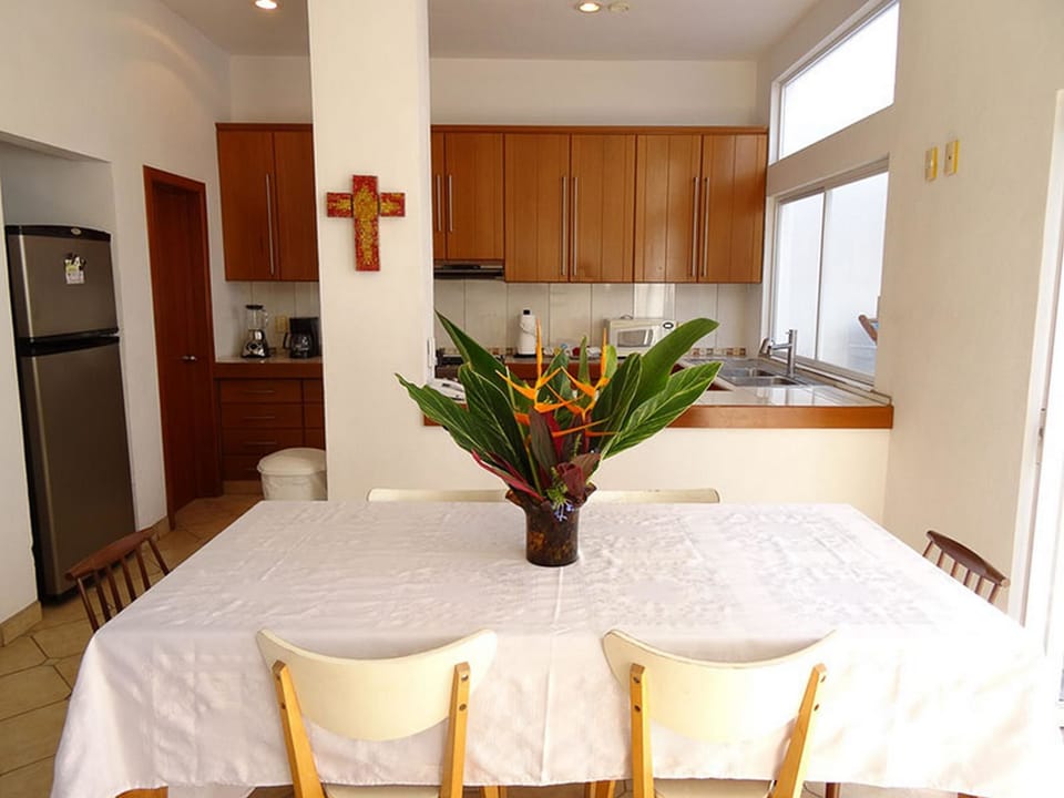 Traditional Townhome, 4 Bedrooms | In-room dining