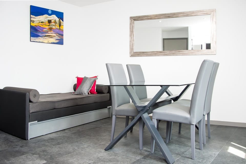 Suite (Cabilière) | In-room dining