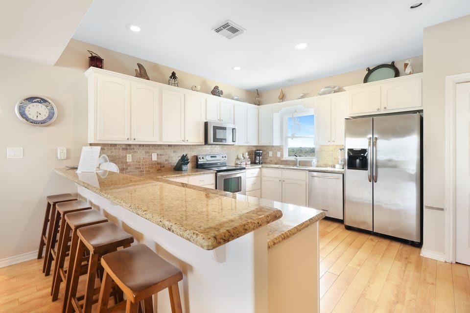 House, 5 Bedrooms | Private kitchen | Fridge, microwave, oven, dishwasher