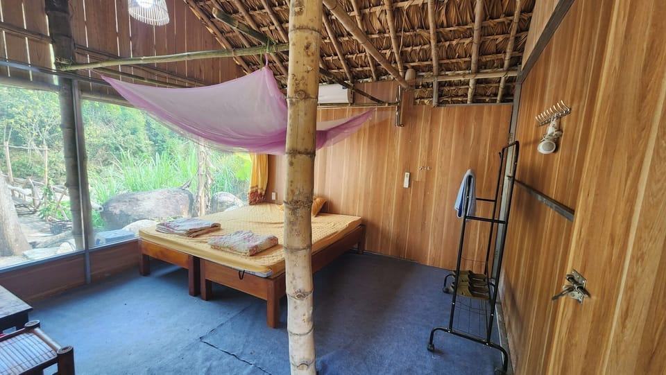 Basic Bungalow | 1 bedroom, laptop workspace, WiFi (free), bed sheets
