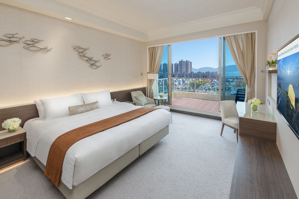 Deluxe Room, 1 King Bed, Balcony, Sea View | In-room safe, individually decorated, individually furnished, desk