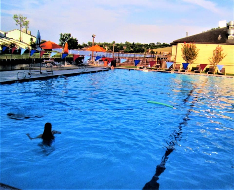 Discount access fees for Golf, Tennis, Swimming Pools, Fitness Ctr, Restaurant
