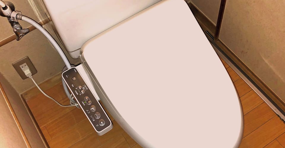 Combined shower/tub, free toiletries, hair dryer, slippers