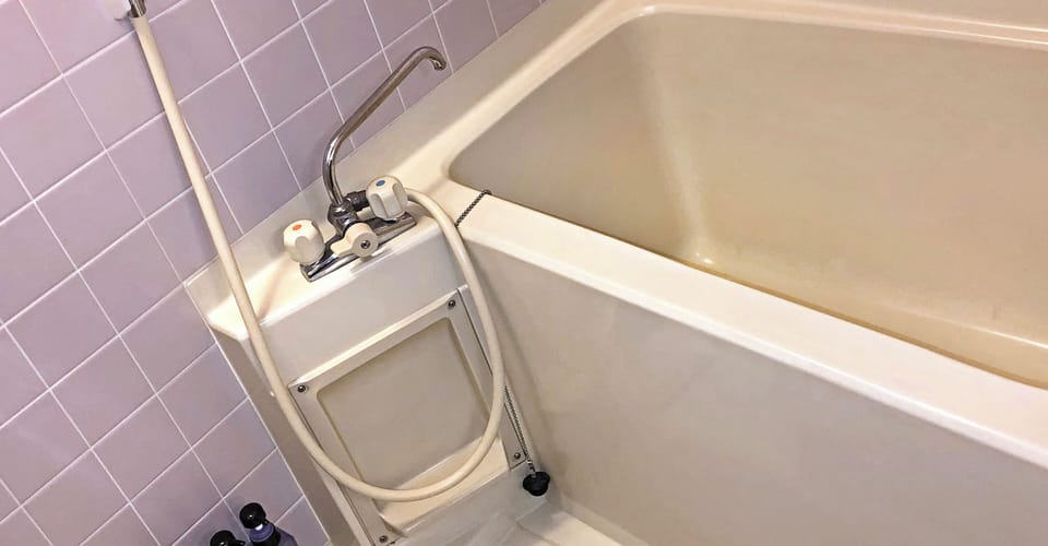 Combined shower/tub, free toiletries, hair dryer, slippers