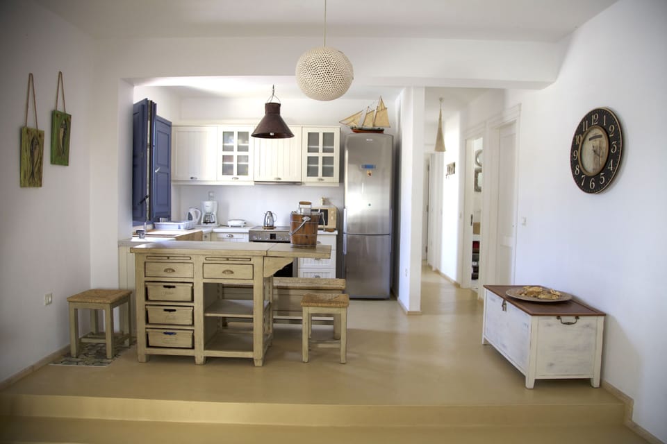 Kitchen & Hall