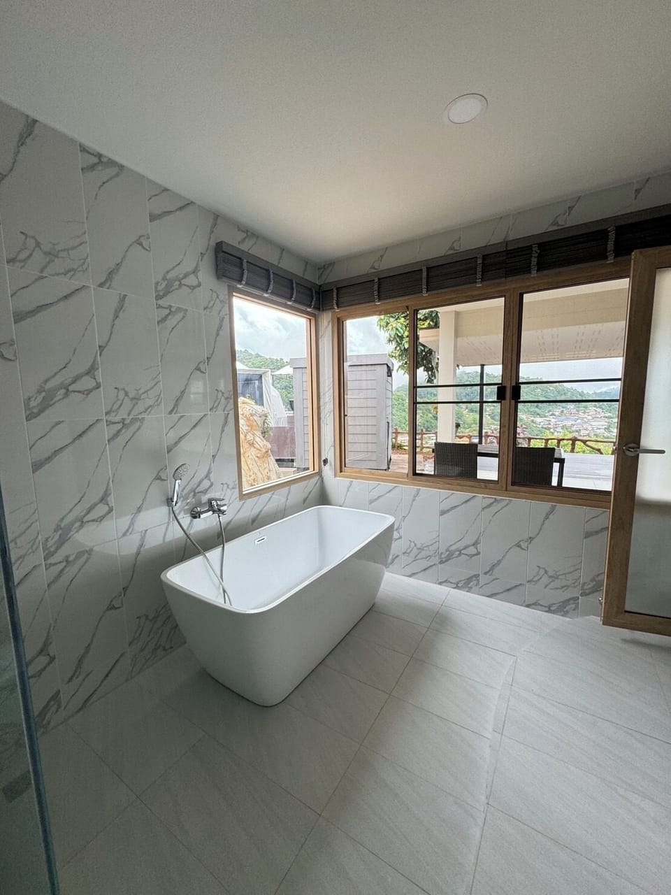 Private Twin House | Bathroom | Shower, free toiletries