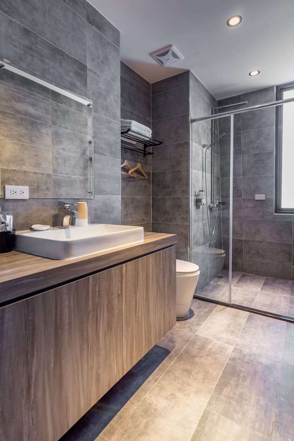 Superior Double Room, Balcony, Courtyard View | Bathroom | Free toiletries, hair dryer, slippers, towels