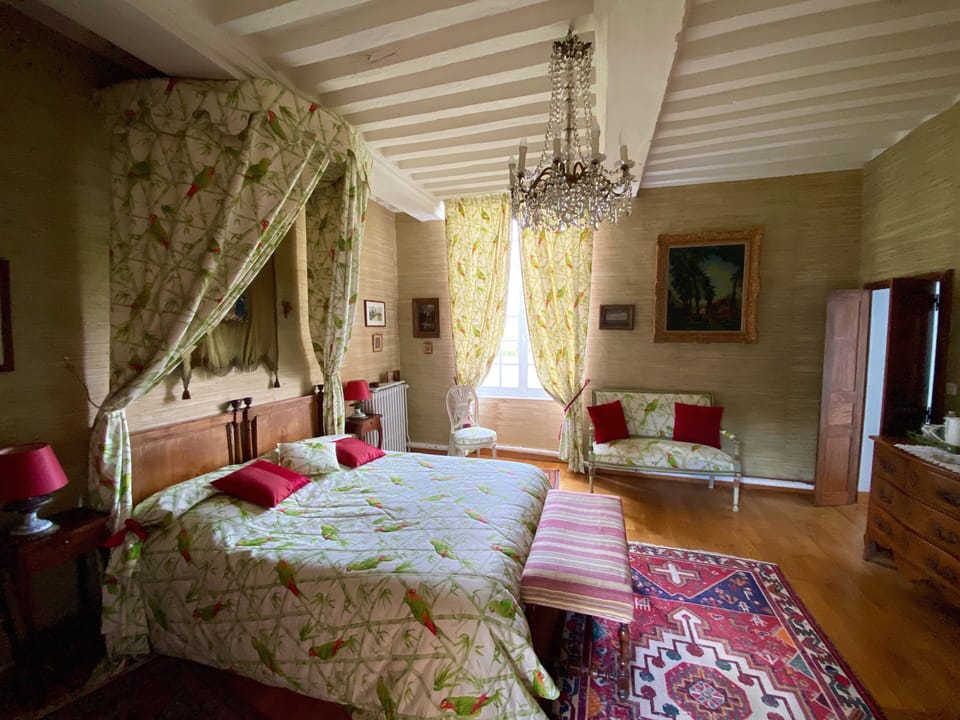 Chambre aux Oiseaux | In-room safe, individually decorated, individually furnished