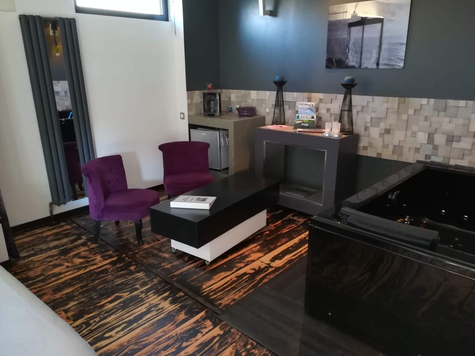 Romantic Double Room, Ensuite (Le Lodge)