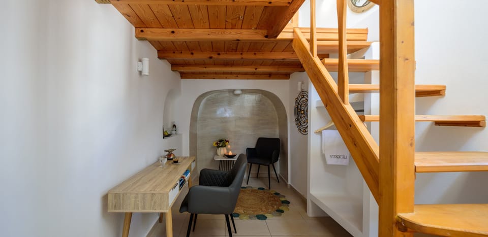 Standard Studio (Double) | In-room safe, desk, iron/ironing board, free WiFi