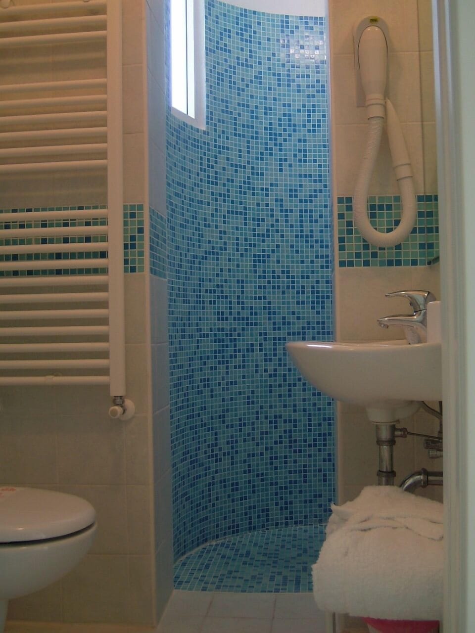 Double or Twin Room, Balcony | Bathroom | Shower, free toiletries, hair dryer, bidet
