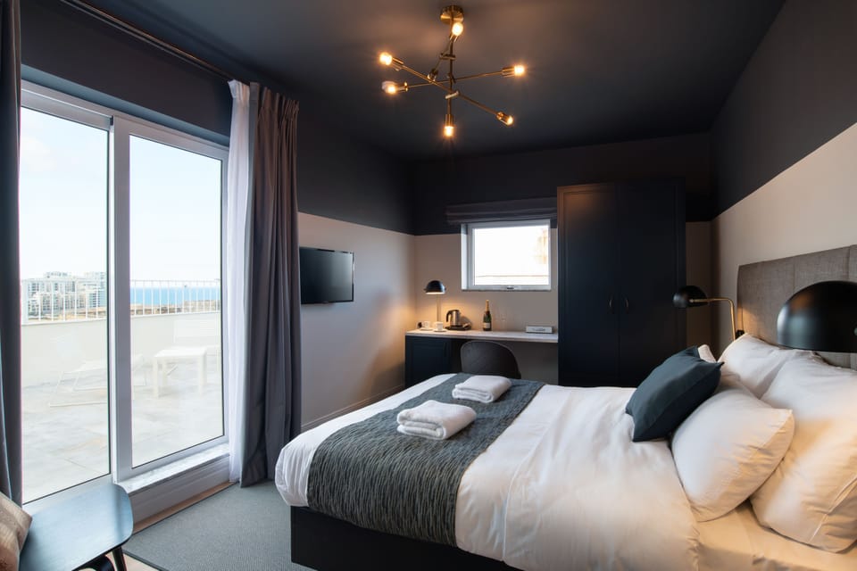 Deluxe Double Room (with Roof top Terrace and Hot Tub) | Premium bedding, minibar, in-room safe, desk