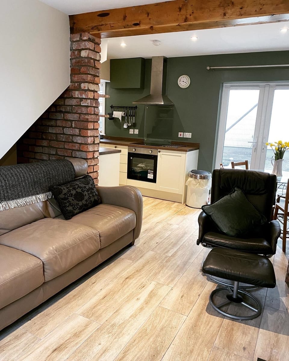 Traditional House, Private Bathroom | Lounge