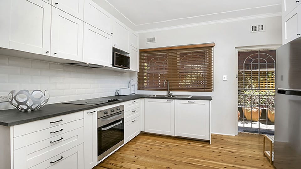 Apartment, 2 Bedrooms | Private kitchen | Fridge, microwave, oven, stovetop