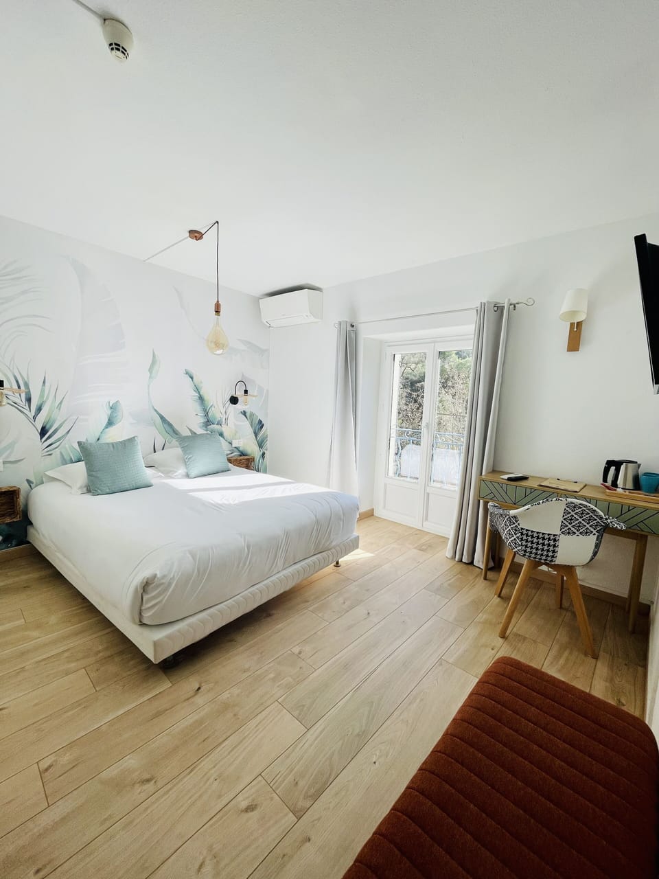 Comfort Double Room | Desk, blackout drapes, soundproofing, free WiFi