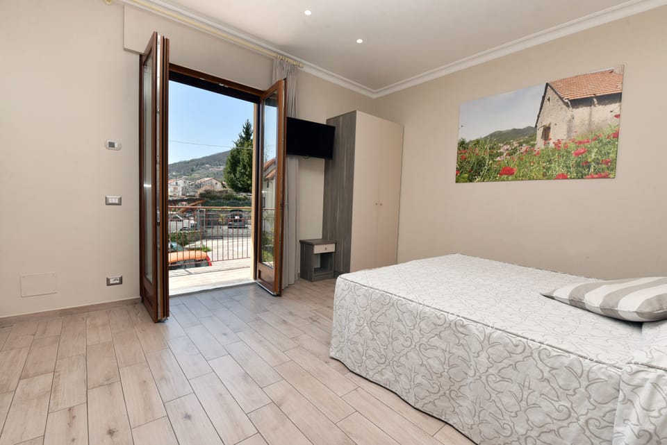 Superior Room | Hypo-allergenic bedding, desk, laptop workspace, free WiFi