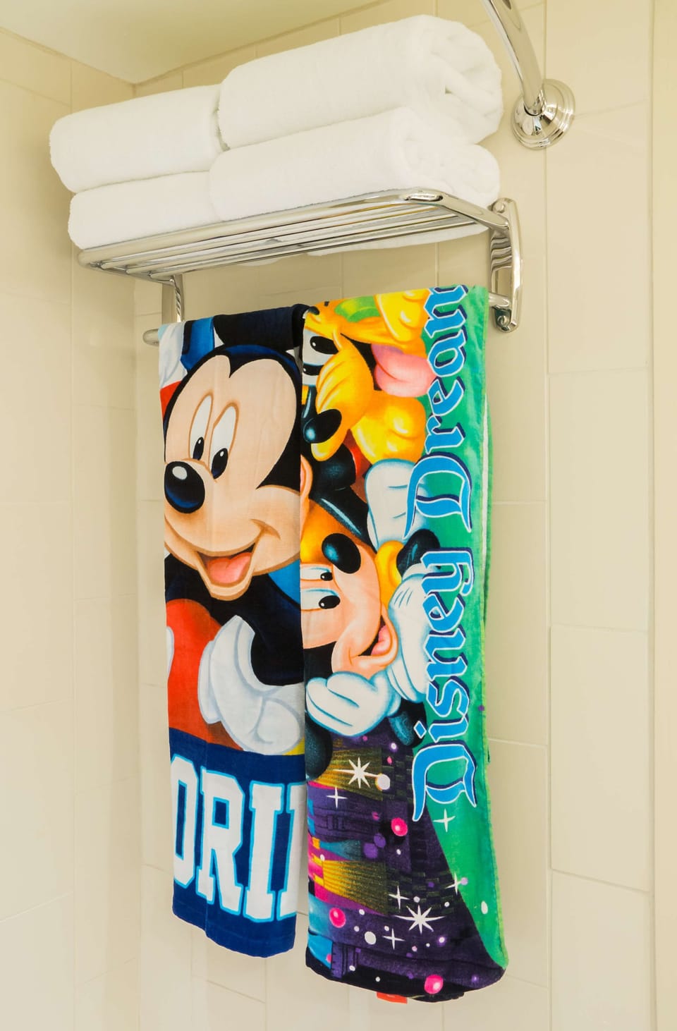 Combined shower/tub, designer toiletries, hair dryer, towels