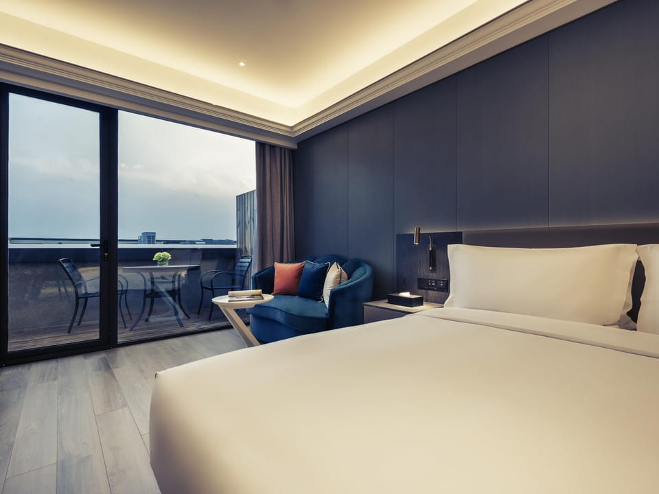 Privilege, Room, 1 King Bed | Hypo-allergenic bedding, minibar, in-room safe, desk