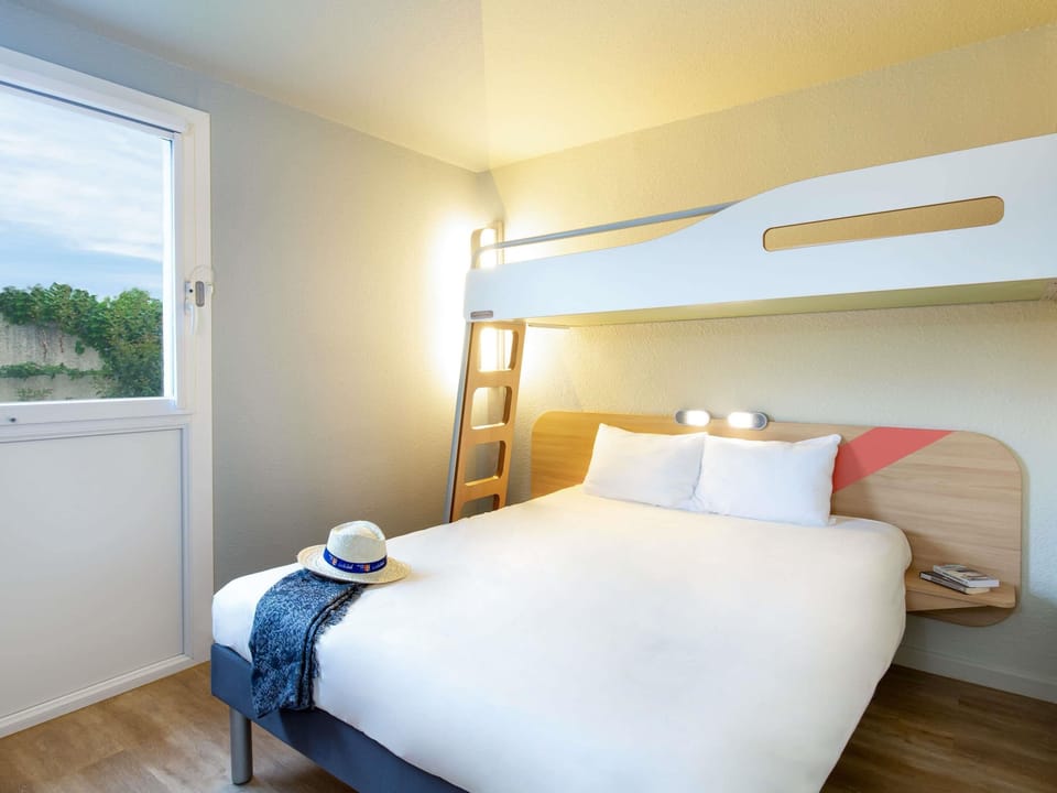 Triple Room, Multiple Beds | Premium bedding, desk, blackout drapes, soundproofing