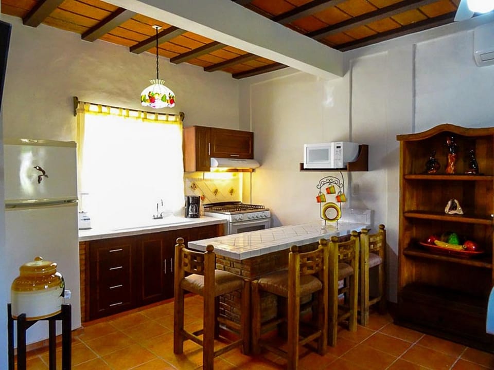 Traditional Studio Suite, 1 King Bed | Private kitchen | Full-size fridge, microwave, oven, stovetop