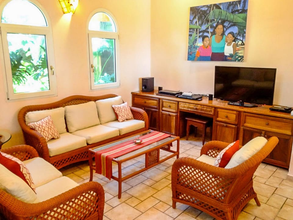 Traditional Villa, 2 Bedrooms | Living room | LED TV