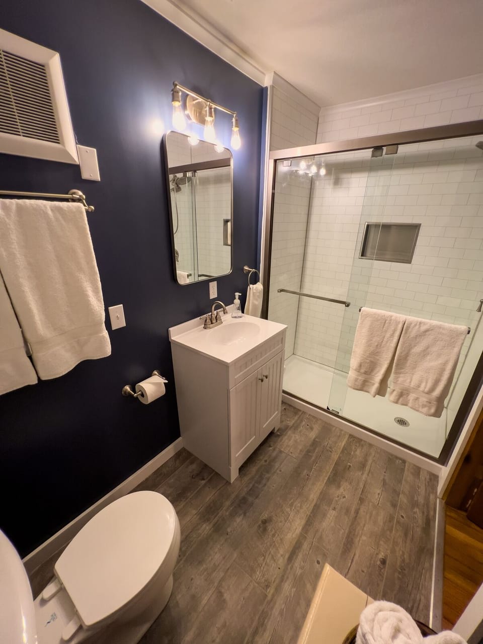 Newly Re-Modeled main bathroom 