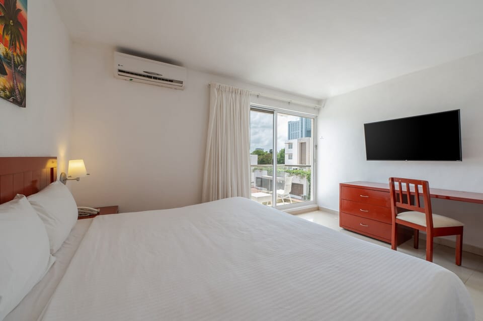 Standard Room, 1 Bedroom | In-room safe, individually decorated, desk, blackout drapes