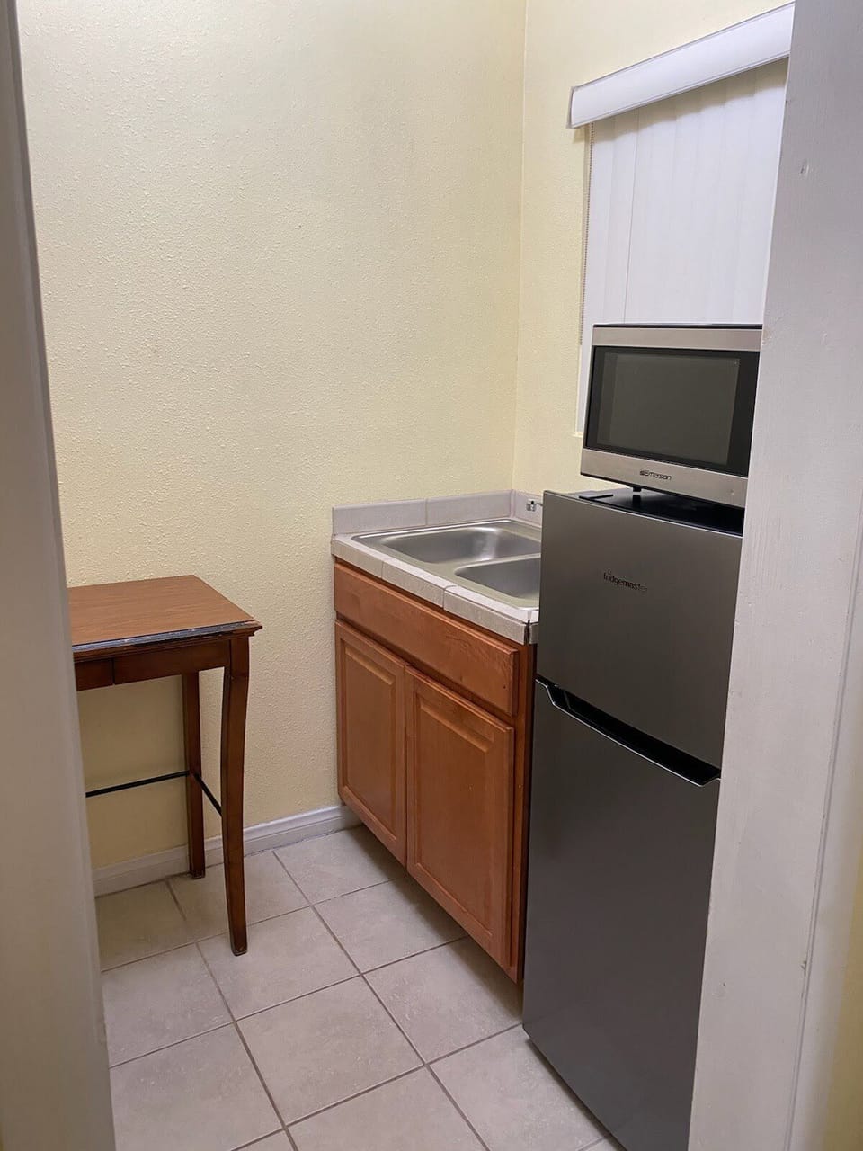 Standard Room, 2 Queen Beds, Kitchenette | Private kitchen | Coffee/tea maker