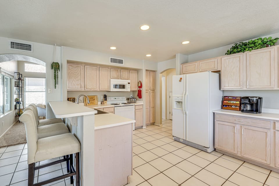Kitchen | Cooking Basics | Keurig/Drip Coffee Maker | 1st Floor