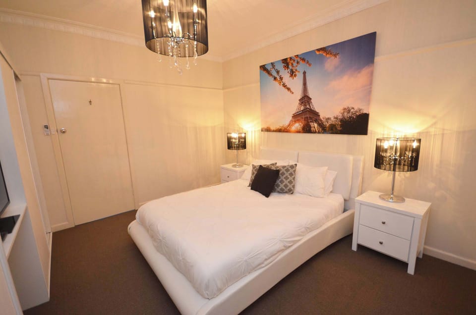 Bedroom 2 - Queen bed