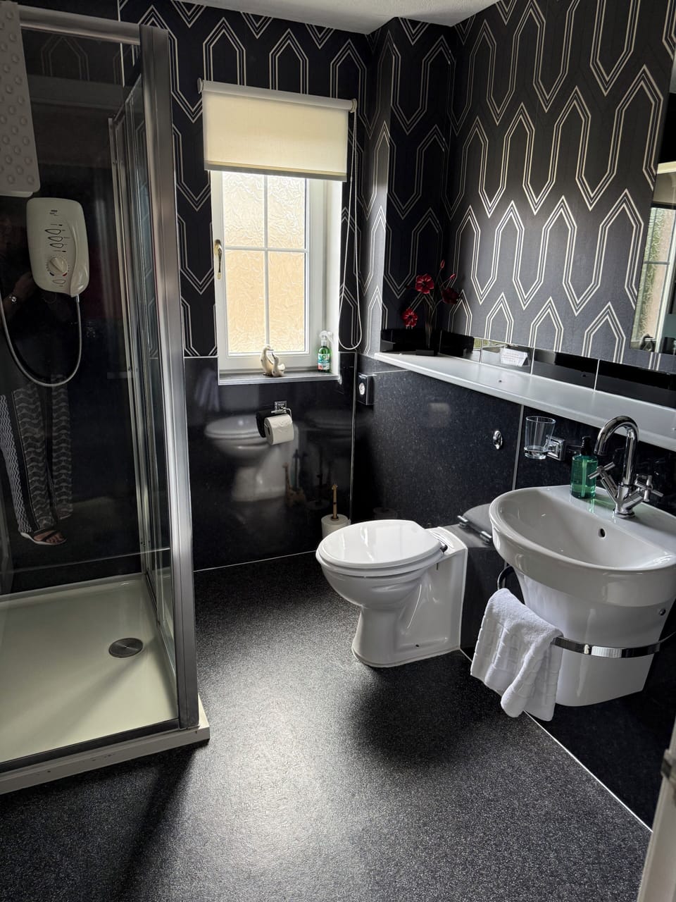 Double Room (Room5) | Bathroom | Shower, free toiletries, towels