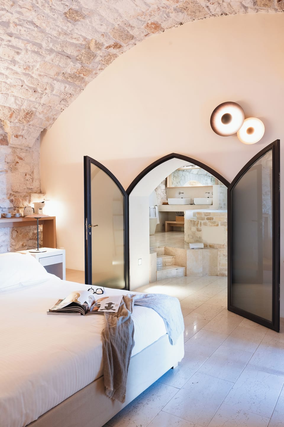 Suite Master | Frette Italian sheets, premium bedding, down comforters, minibar