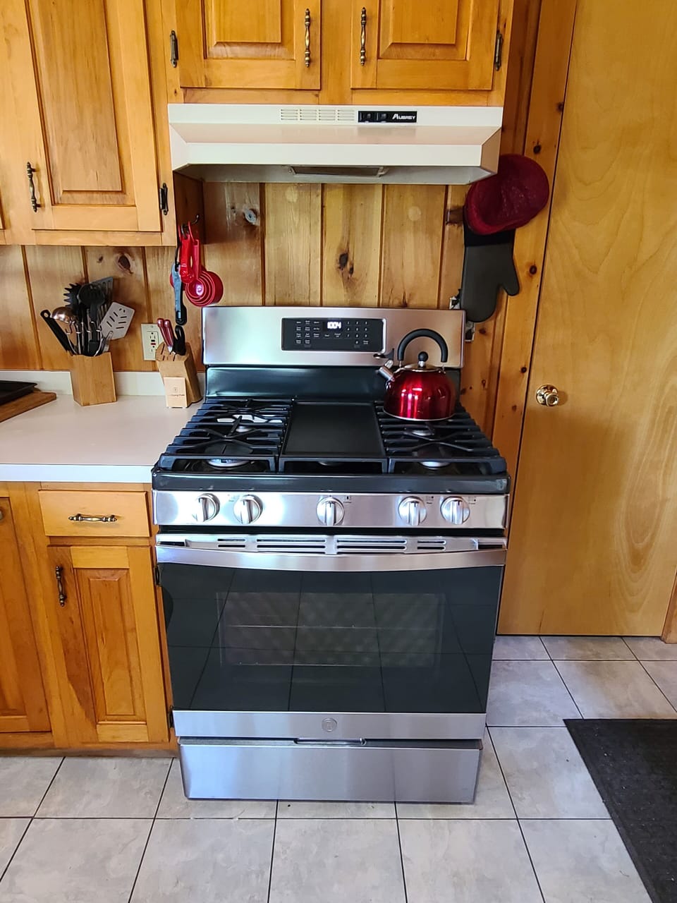 New in 2022! Built-in griddle, convection bake, and air-fry options.