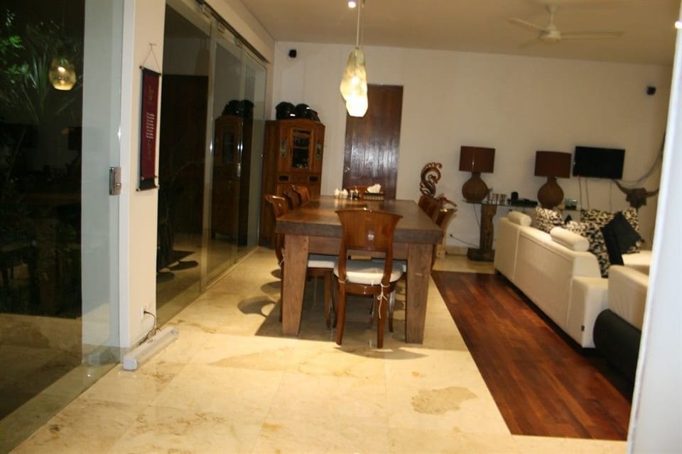 Deluxe Villa, 3 Bedrooms, Ocean View | In-room dining