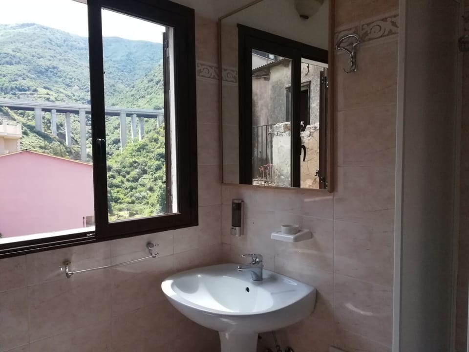 Double Room, Balcony, Sea View | Bathroom | Shower, hair dryer, bidet, towels