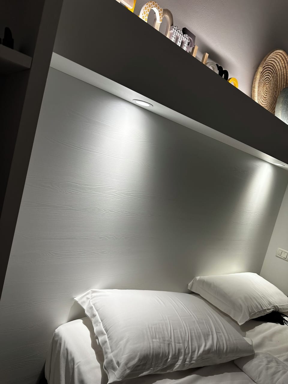 Triple Room | Desk