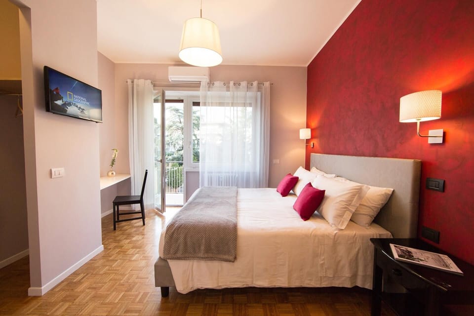 Double or Twin Room, Ensuite (Vestalia) | Desk, iron/ironing board (on request), WiFi (free), bed sheets