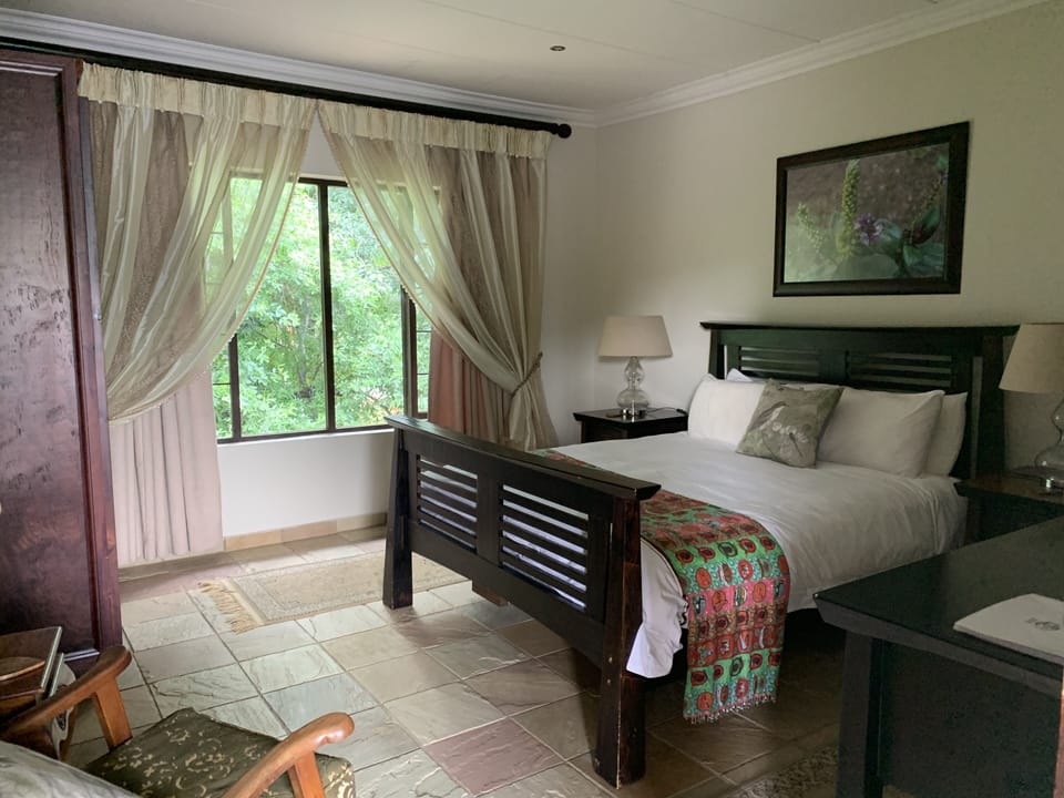 1 bedroom, premium bedding, minibar, desk