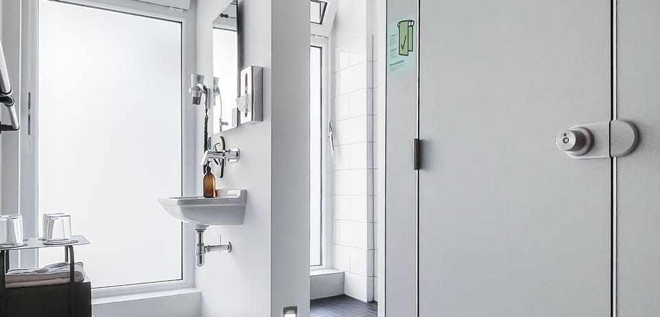Comfort XL | Bathroom | Eco-friendly toiletries, hair dryer, towels, soap