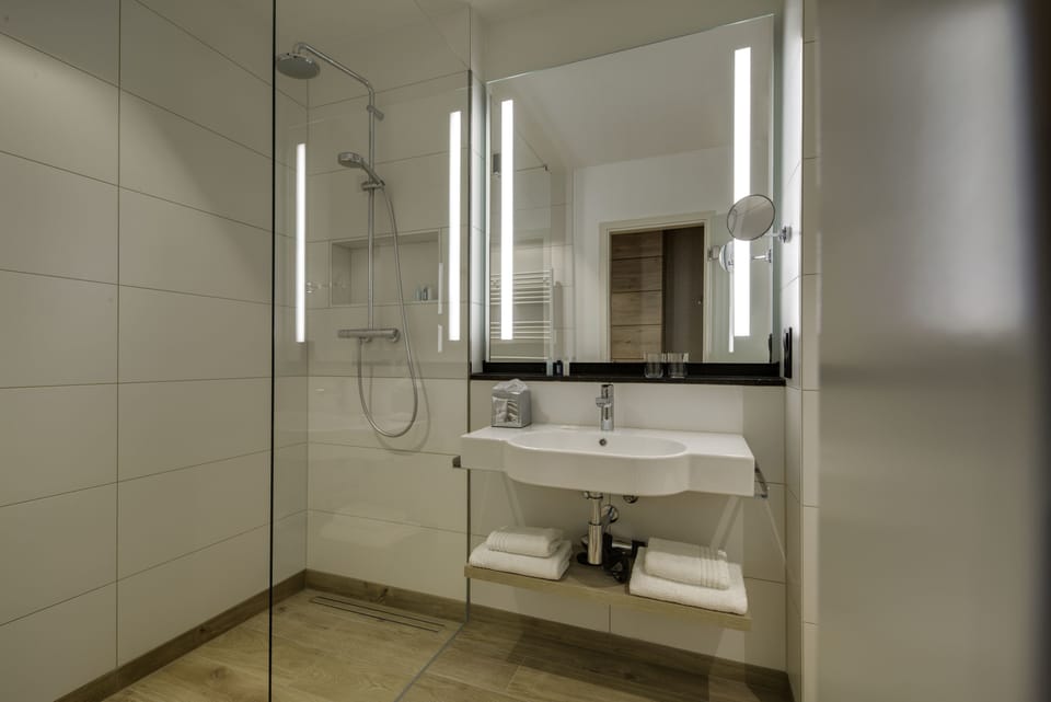 Shower, free toiletries, hair dryer, bathrobes