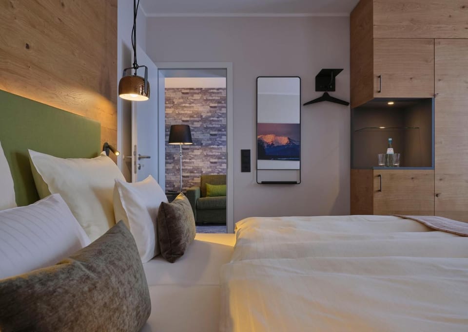 Family Room (Alpin- Suite) | Desk, soundproofing, WiFi (free), bed sheets