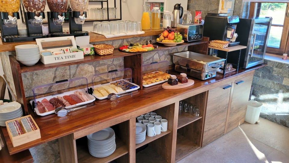 Daily continental breakfast (EUR 17 per person)