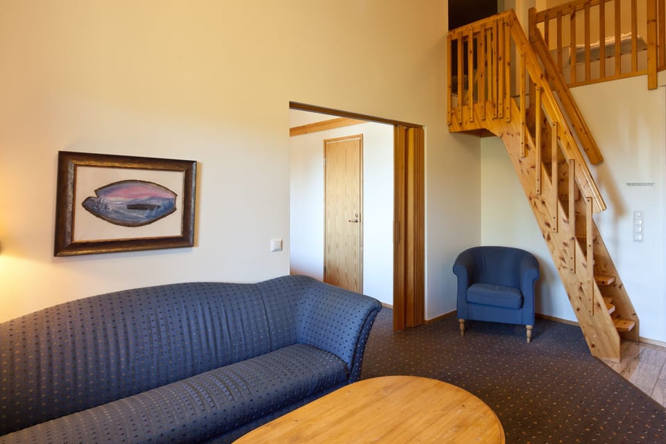 Suite, 1 Bedroom, Sauna, Mountain View | Desk, bed sheets