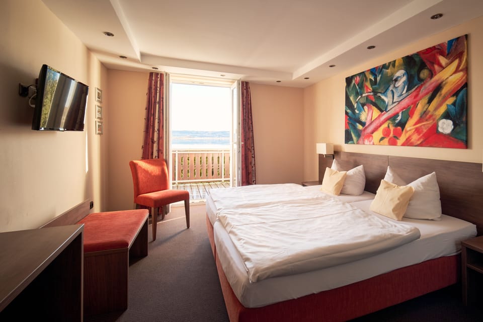 Double Room, Lakeside | Hypo-allergenic bedding, in-room safe, individually furnished, desk