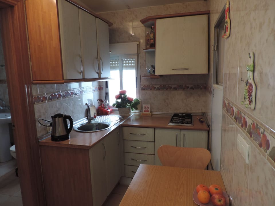 Studio, Private Bathroom | Private kitchenette | Fridge, microwave, coffee/tea maker