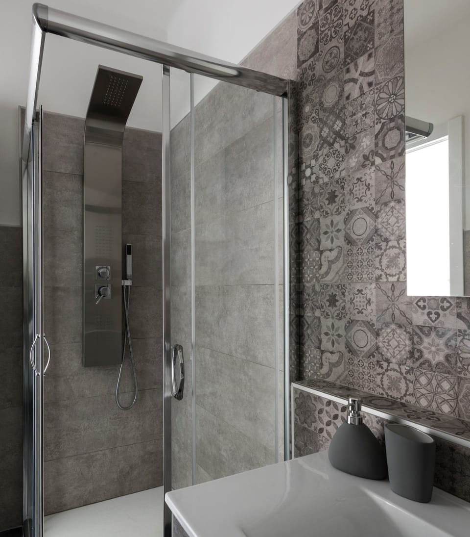 Superior Double or Twin Room, 1 Bedroom | Bathroom | Shower, free toiletries, bidet, towels